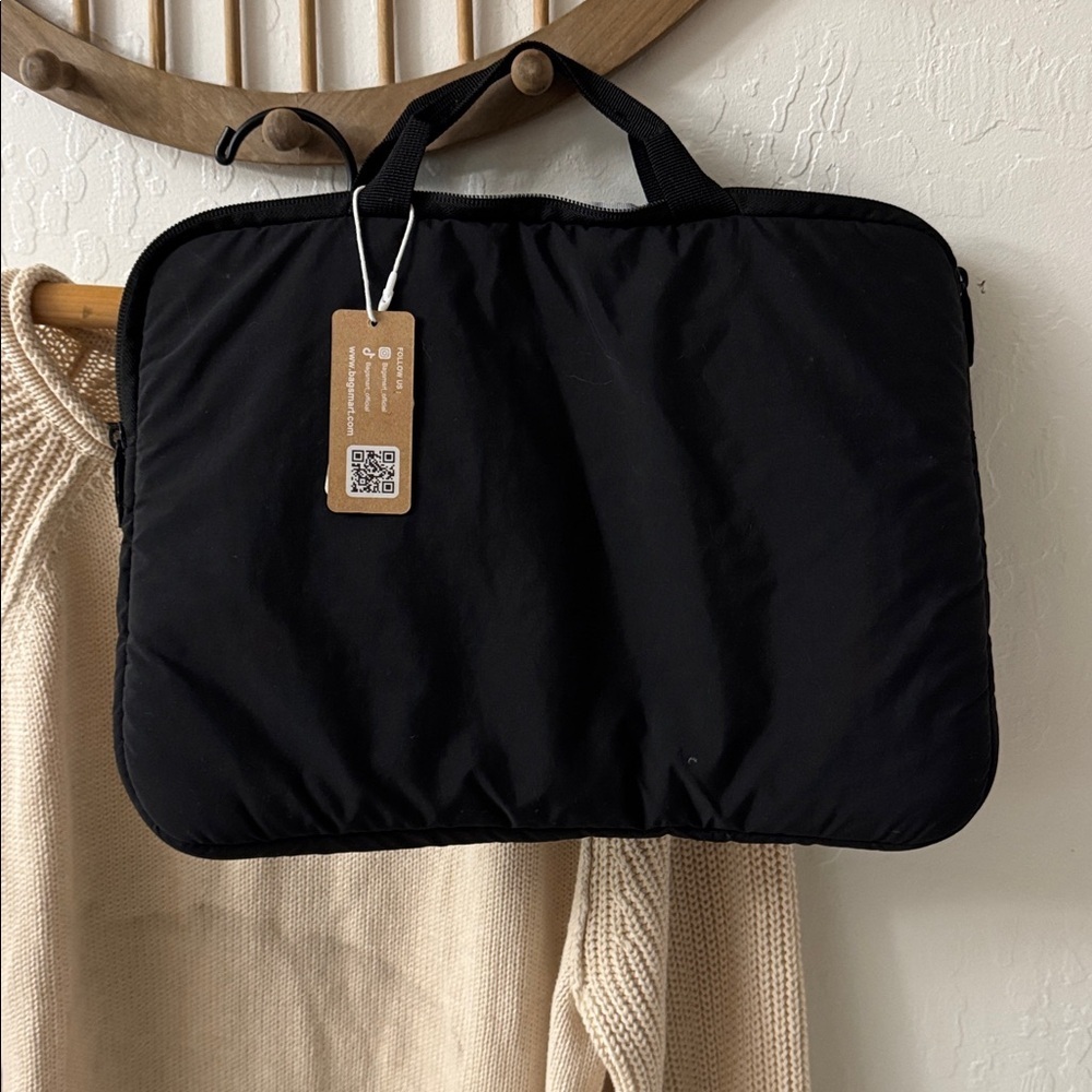 Bagsmart Black Quilted Fuzzy Lined Zip Laptop Holder Bag 14x10.5 - Picture 5 of 5